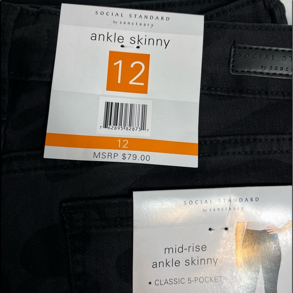Social standard by sanctuary camouflage black/gray jean!! - Picture 2 of 4